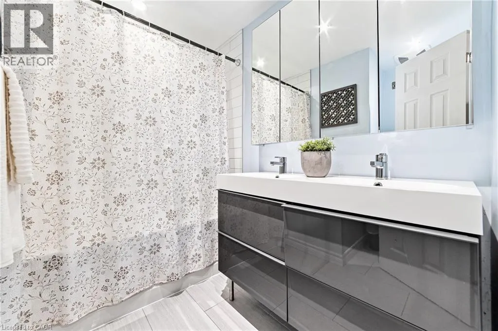 1270 GAINSBOROUGH Drive Unit# 61 #61