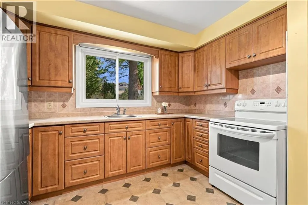 40 KENMORE Avenue