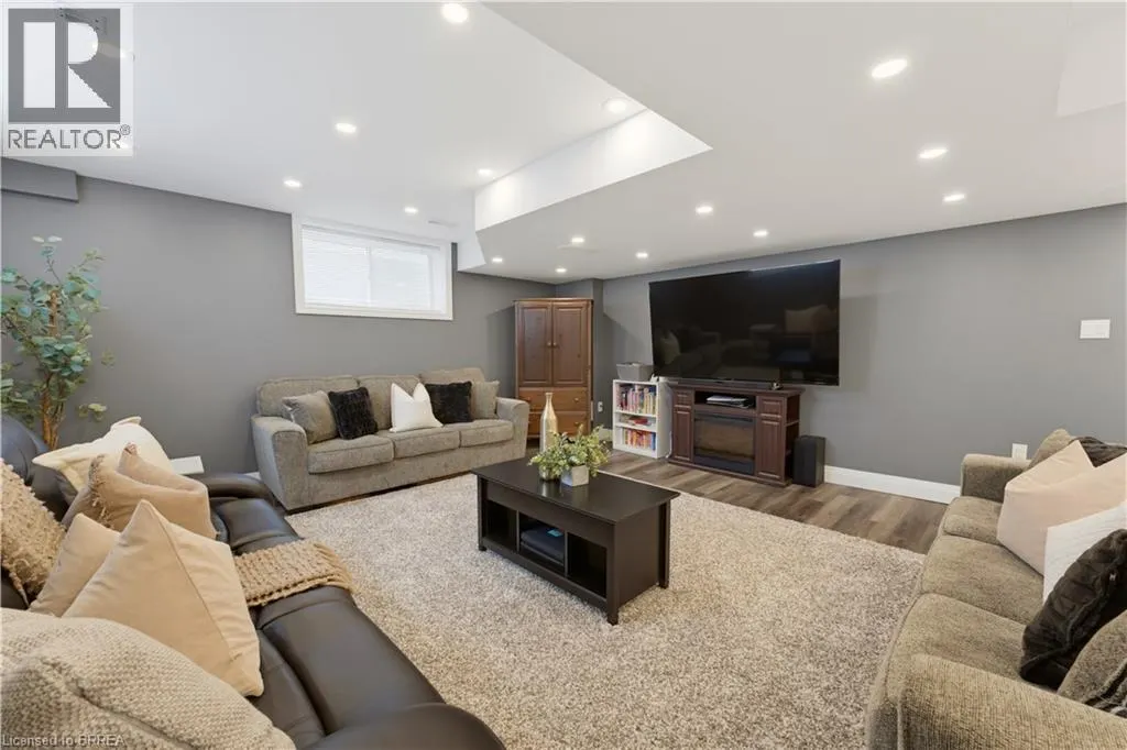 21 IRONGATE Drive