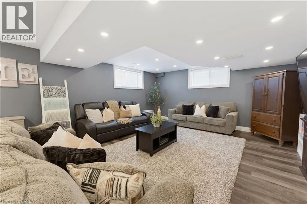 21 IRONGATE Drive