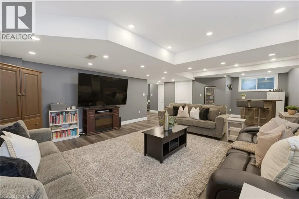 21 IRONGATE Drive