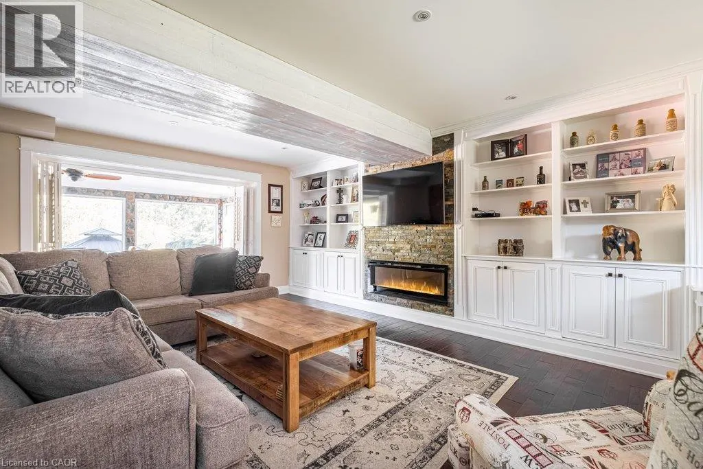 381 WOODWORTH Court