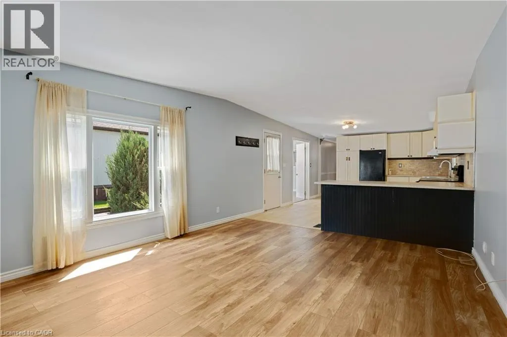 120 MAPLE Crescent