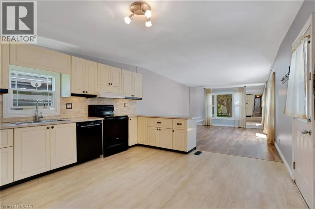 120 MAPLE Crescent