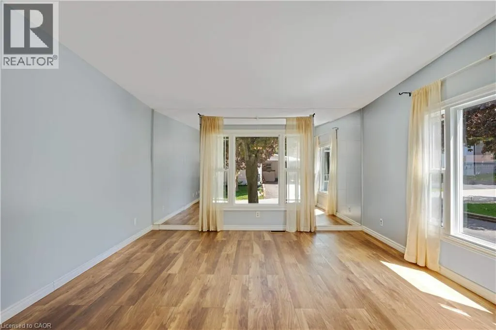 120 MAPLE Crescent