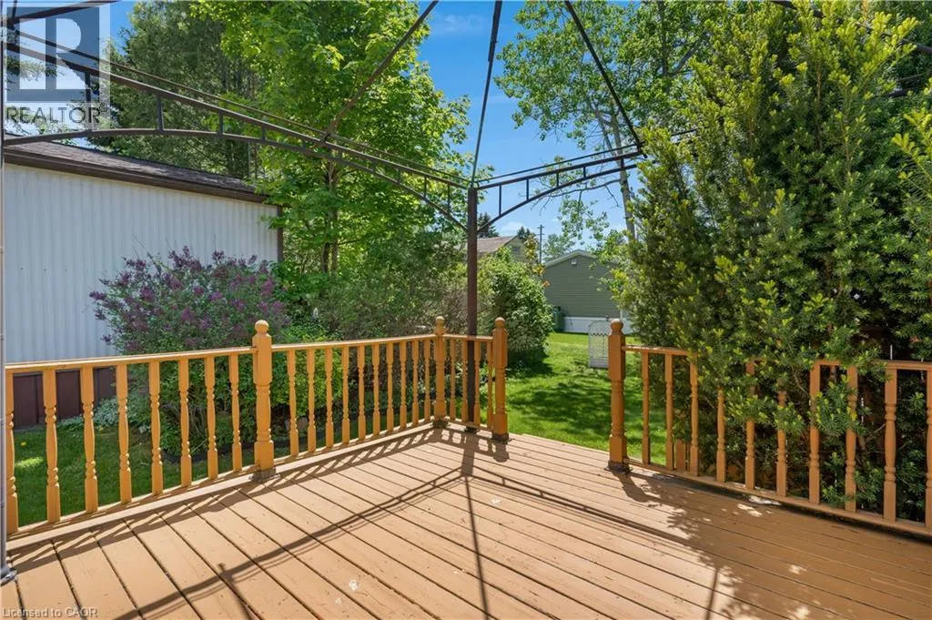 120 MAPLE Crescent