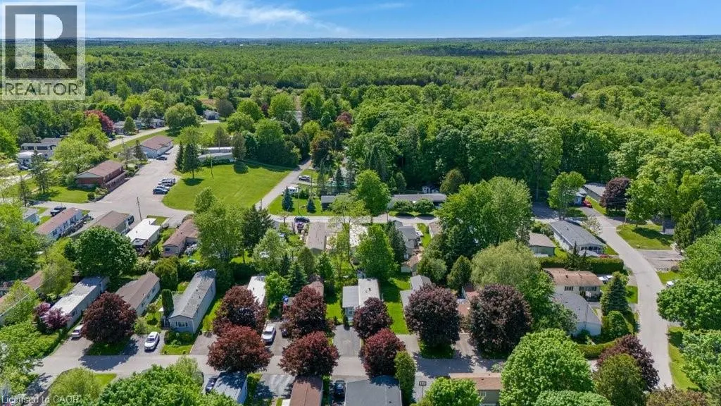 120 MAPLE Crescent