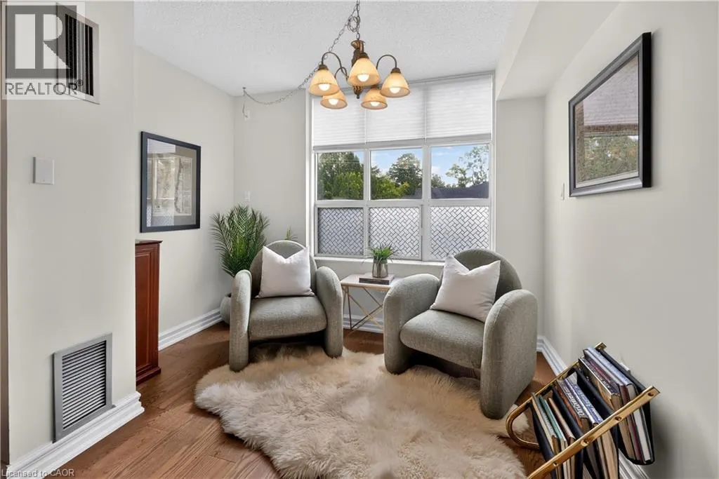 221 ROBINSON Street Unit# 211 #211