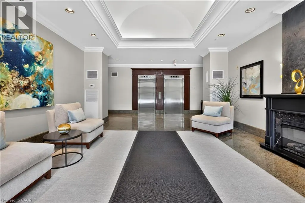 221 ROBINSON Street Unit# 211 #211