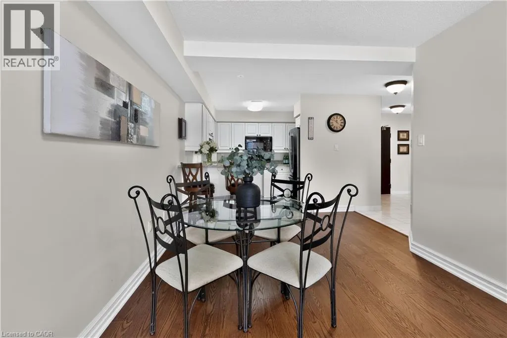 221 ROBINSON Street Unit# 211 #211