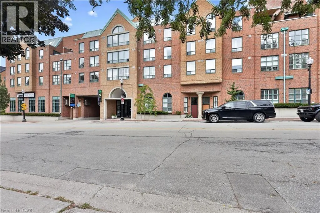 221 ROBINSON Street Unit# 211 #211
