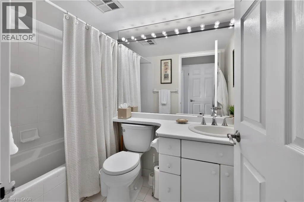 221 ROBINSON Street Unit# 211 #211