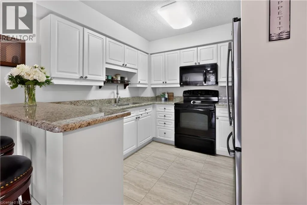 221 ROBINSON Street Unit# 211 #211