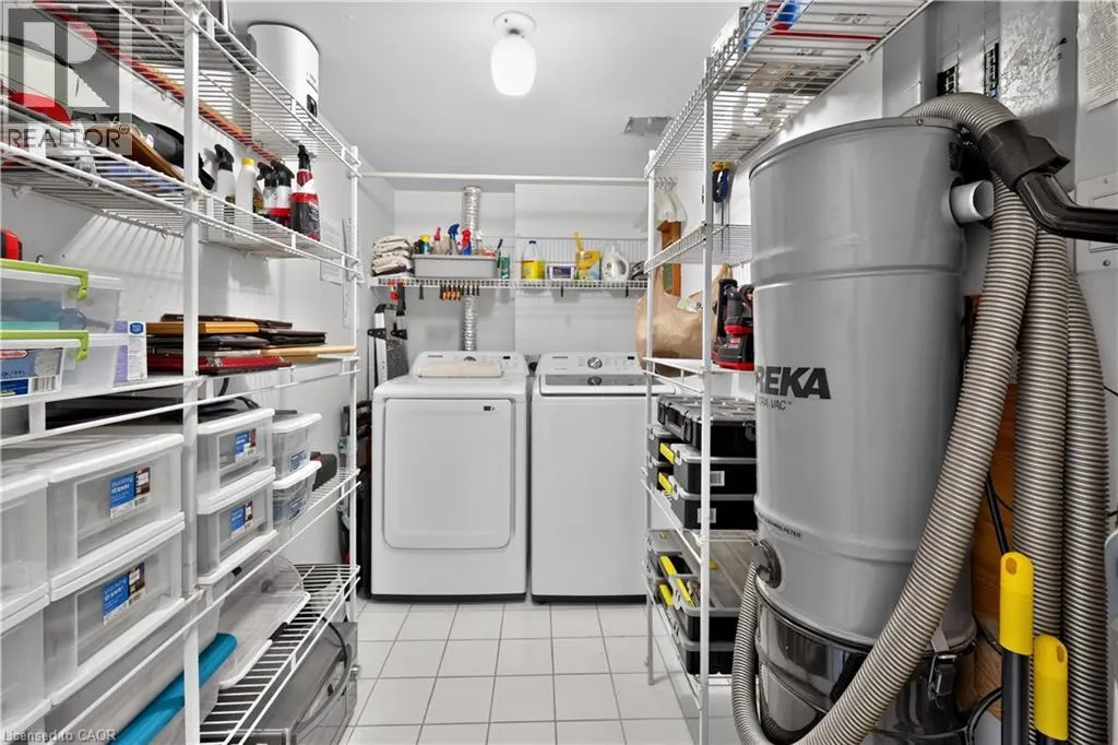 221 ROBINSON Street Unit# 211 #211