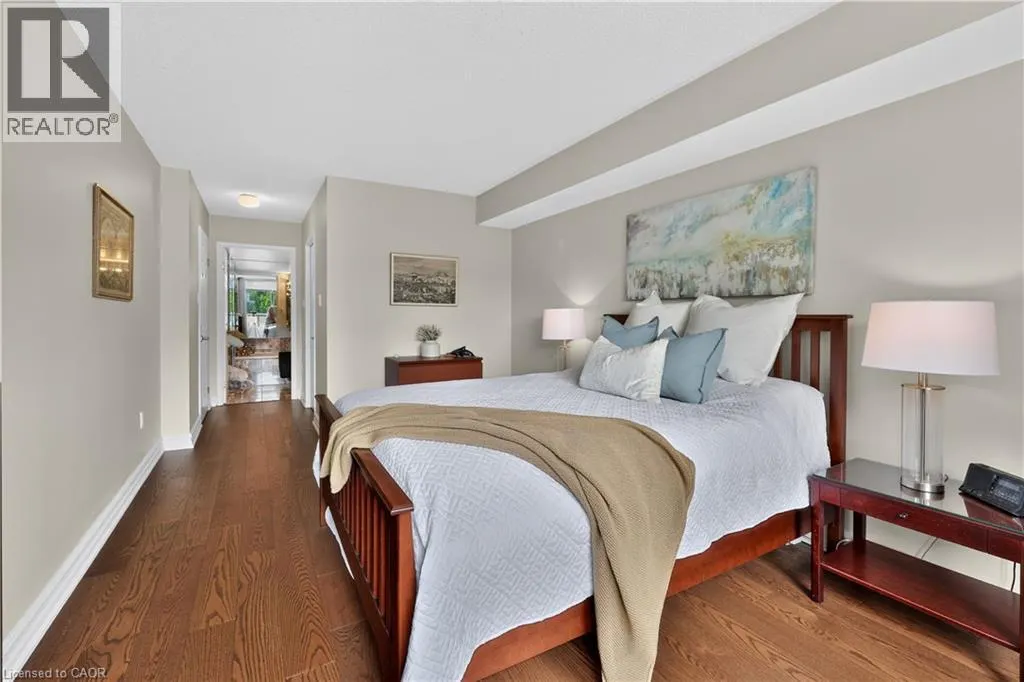 221 ROBINSON Street Unit# 211 #211