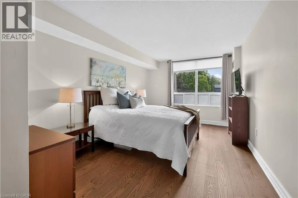 221 ROBINSON Street Unit# 211 #211