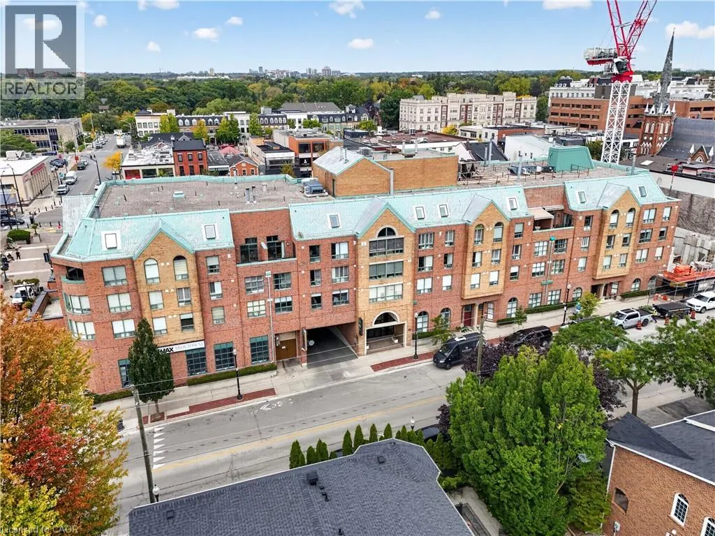 221 ROBINSON Street Unit# 211 #211