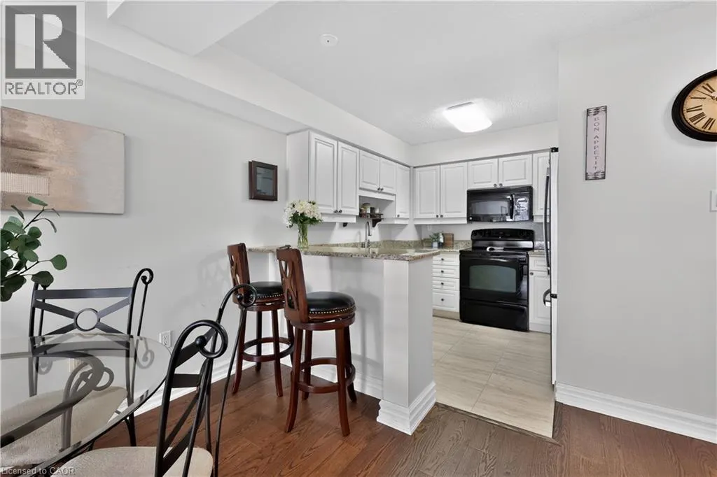 221 ROBINSON Street Unit# 211 #211
