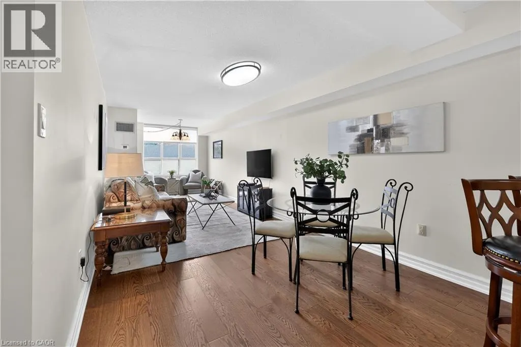221 ROBINSON Street Unit# 211 #211