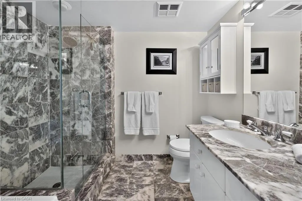 221 ROBINSON Street Unit# 211 #211
