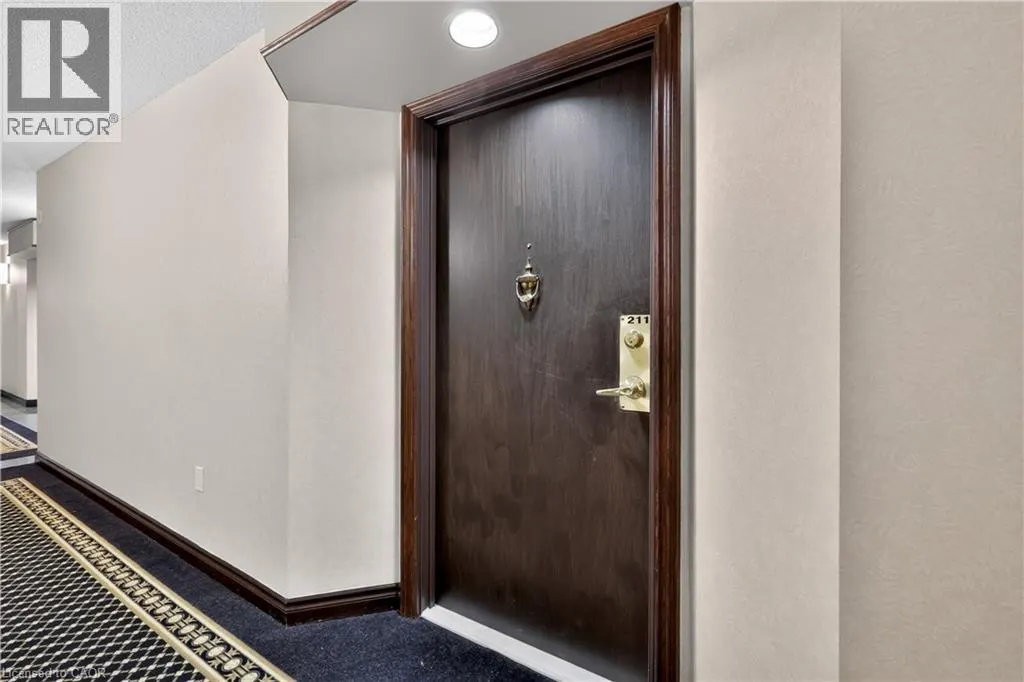 221 ROBINSON Street Unit# 211 #211