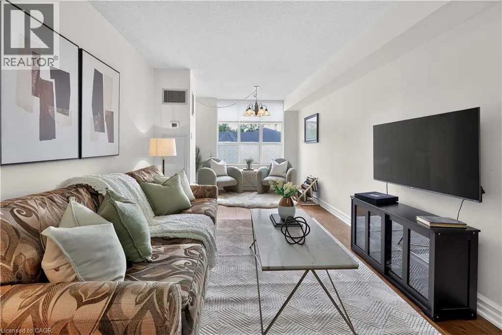 221 ROBINSON Street Unit# 211 #211