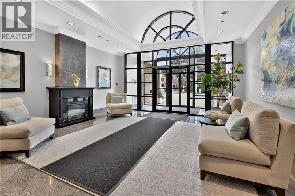 221 ROBINSON Street Unit# 211 #211