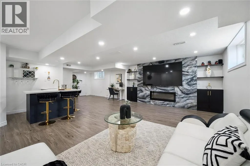 736 WOOD LILY Street