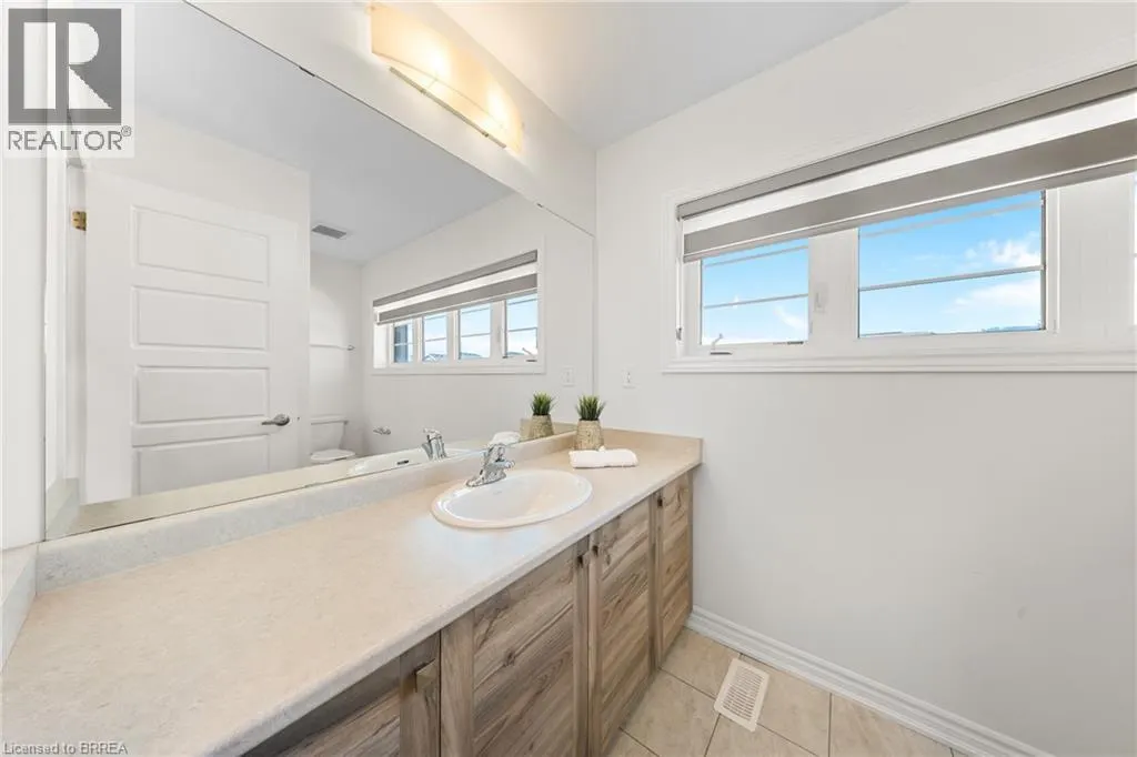 1 BEE Crescent