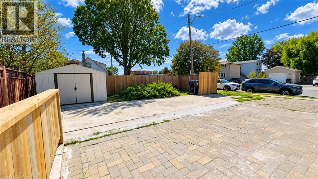 76 AVENUE Road