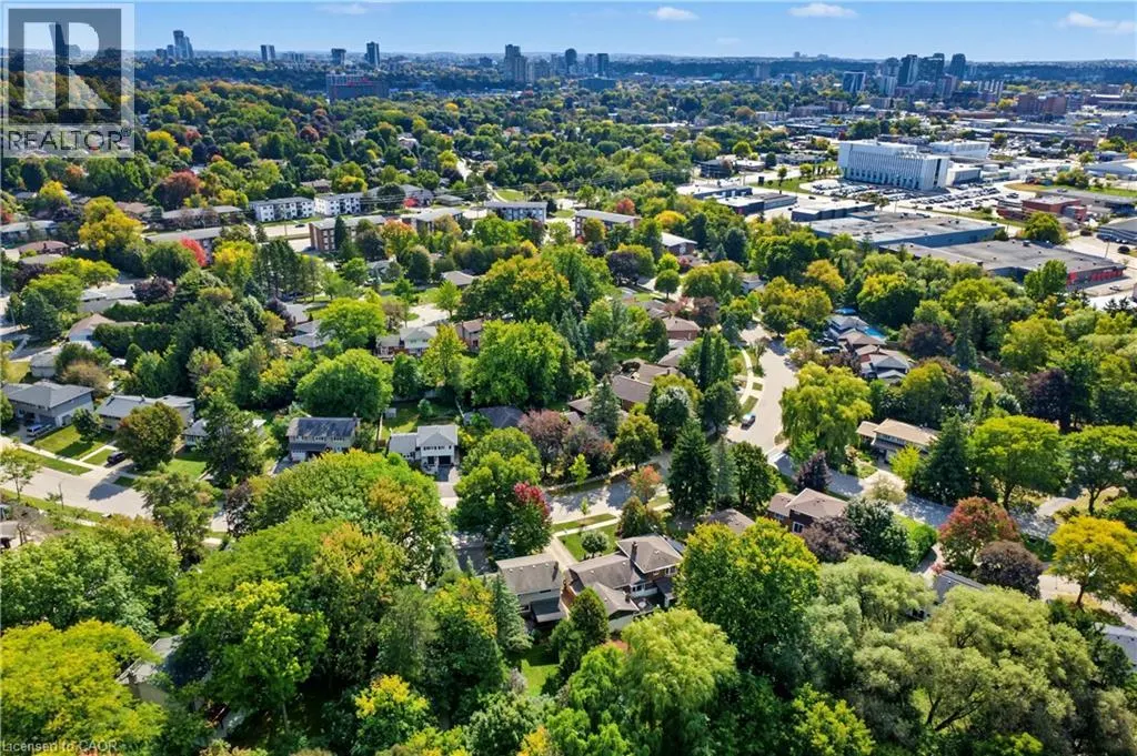111 MACGREGOR Crescent