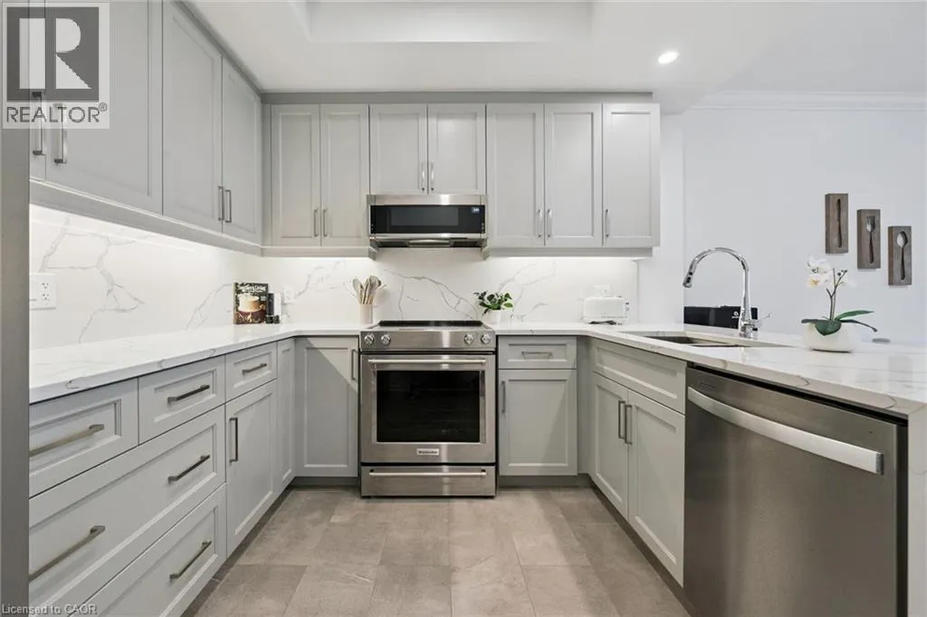 1880 GORDON Street Unit# 707 #707