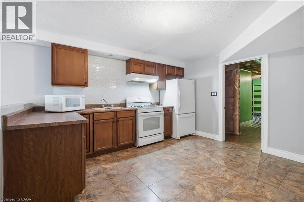 324 BEAUMONT Crescent