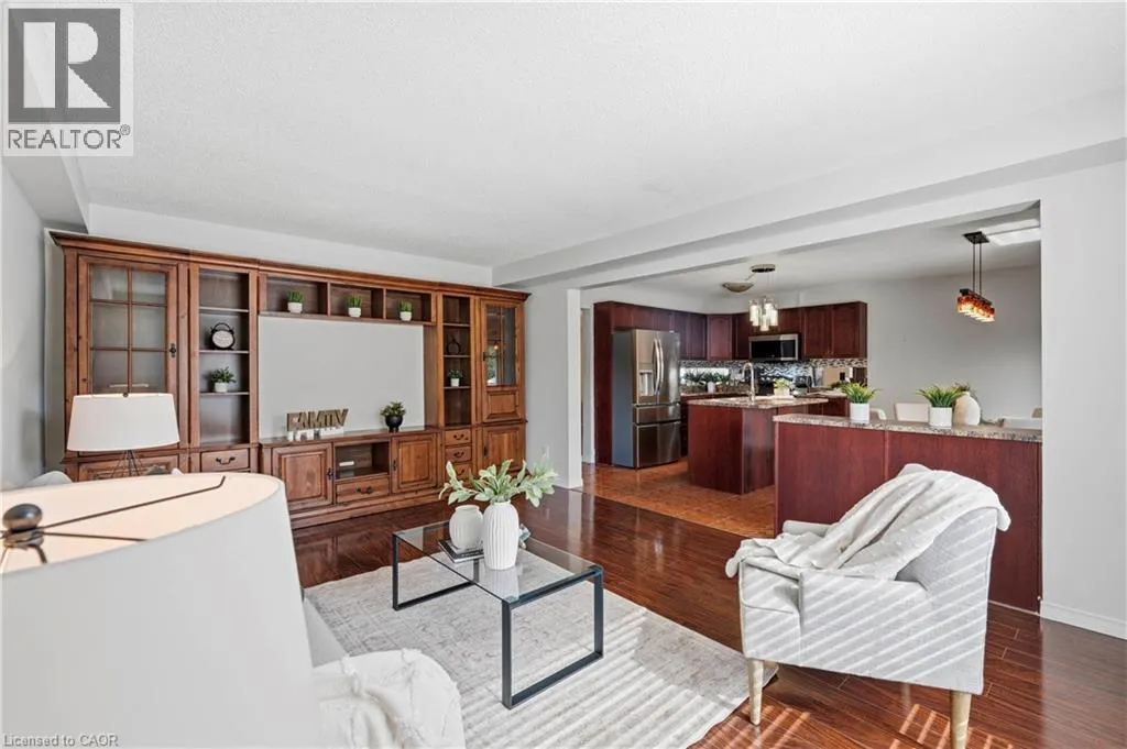 324 BEAUMONT Crescent