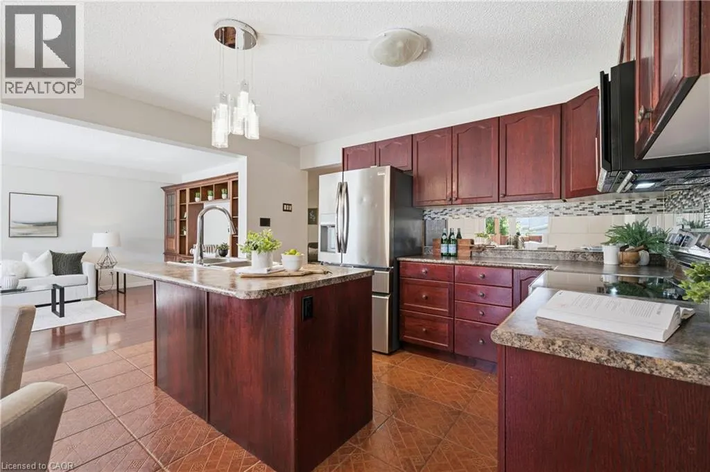 324 BEAUMONT Crescent