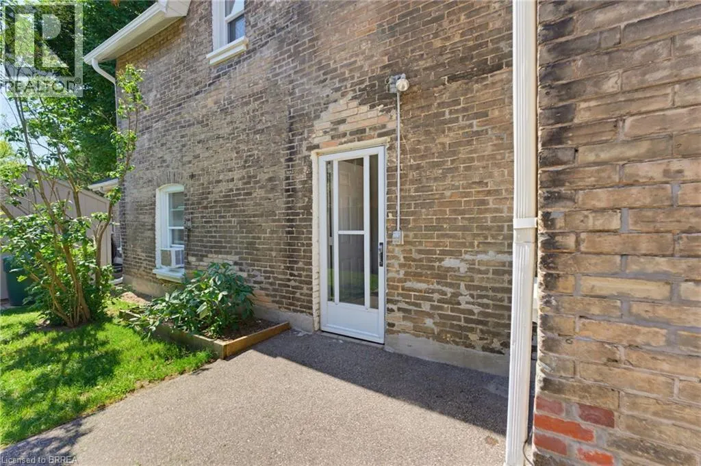 112 GRAND RIVER Avenue