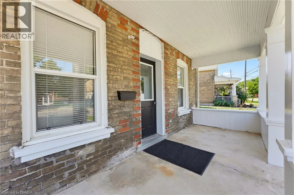 112 GRAND RIVER Avenue