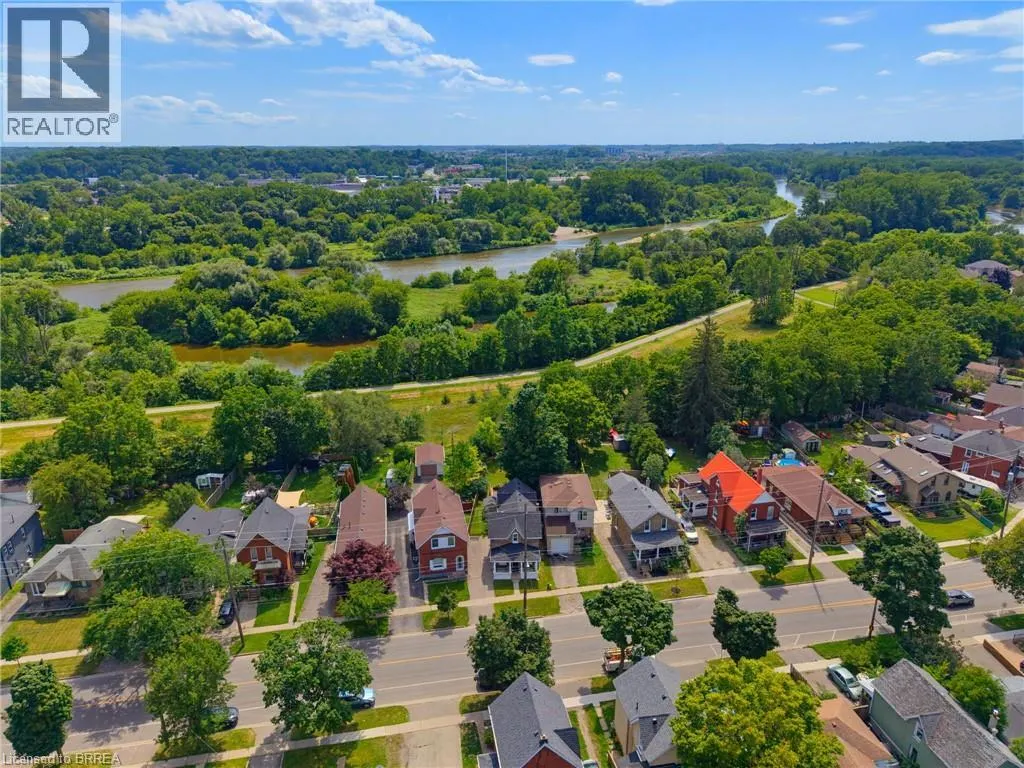 112 GRAND RIVER Avenue