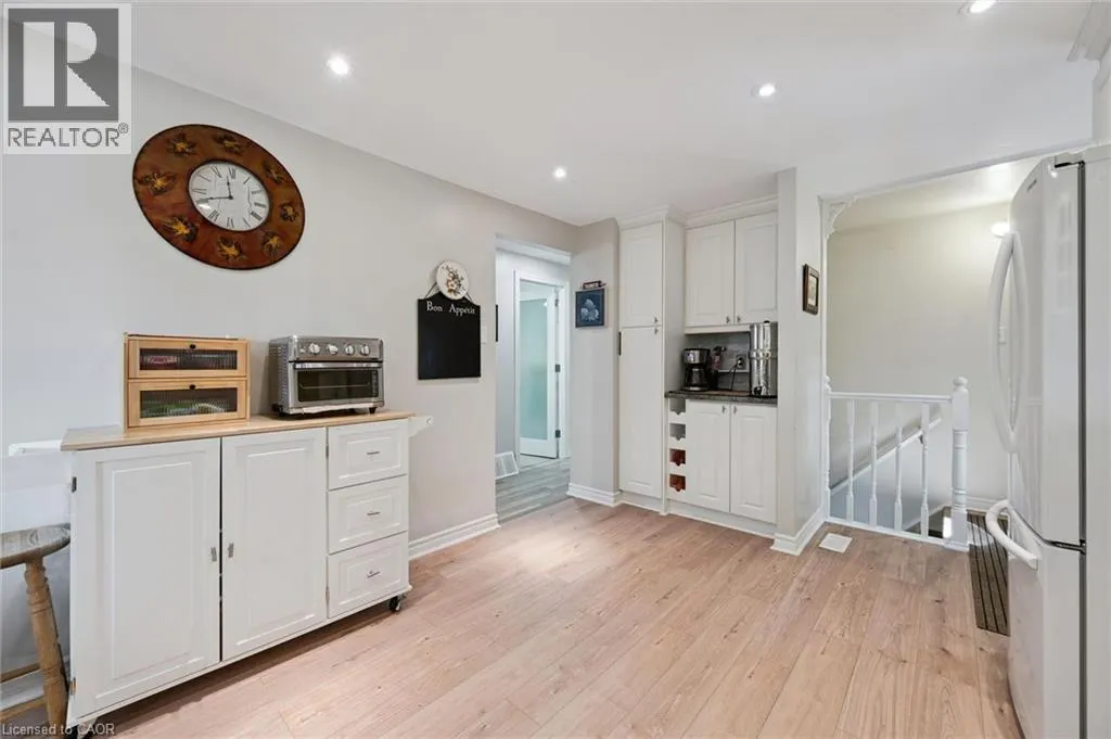 172 LAURENTIAN Drive