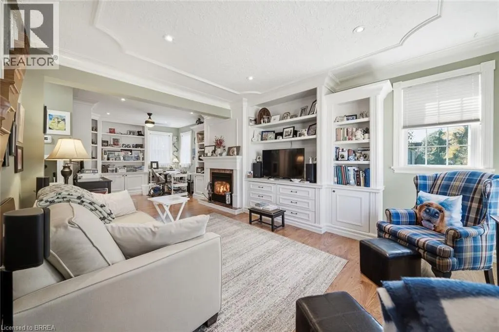 243 SYDENHAM Street