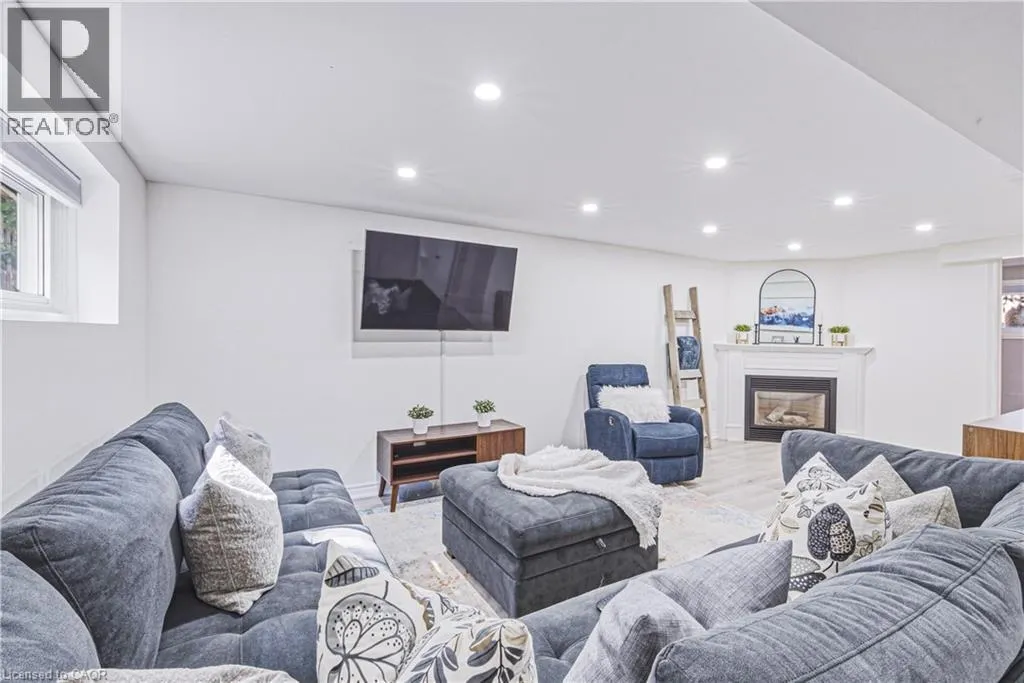 414 WOODS Lane
