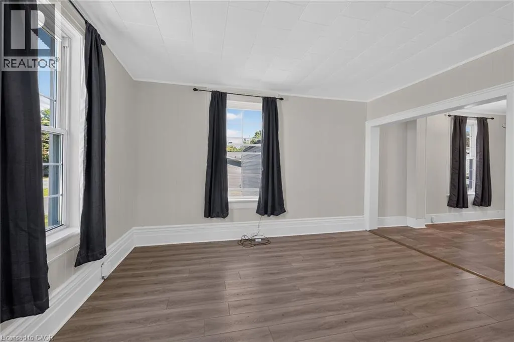 217-219 NELSON Street W