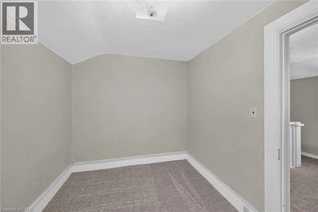 217-219 NELSON Street W