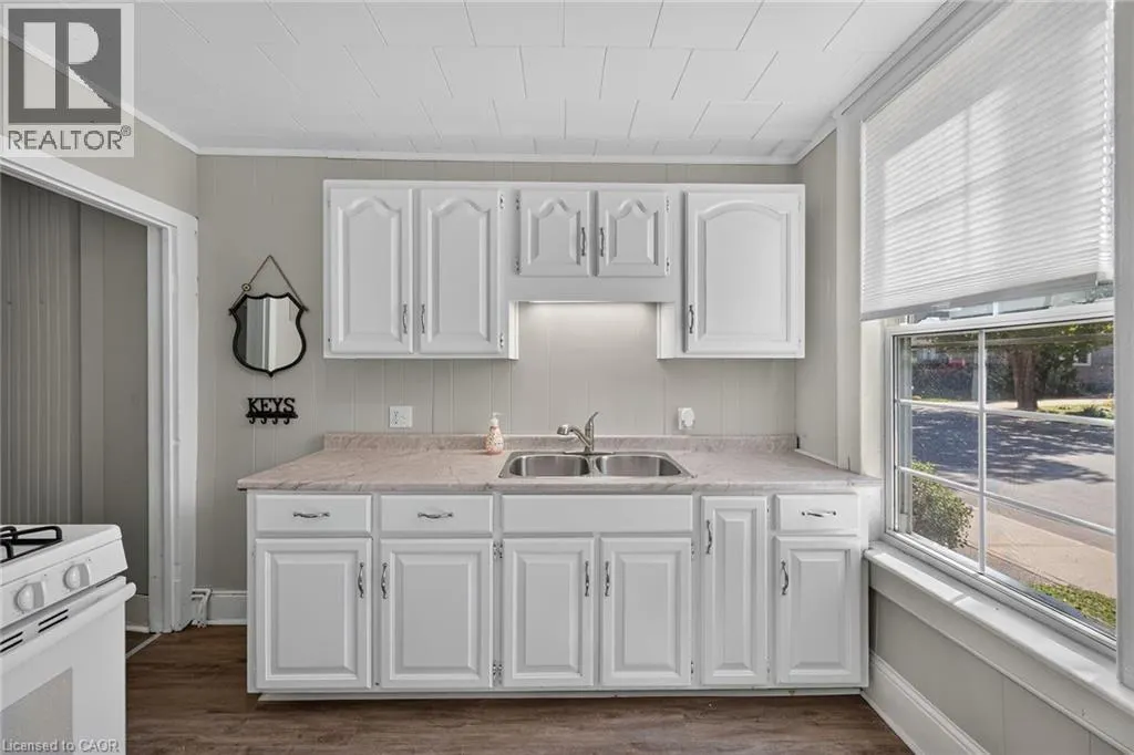 217-219 NELSON Street W