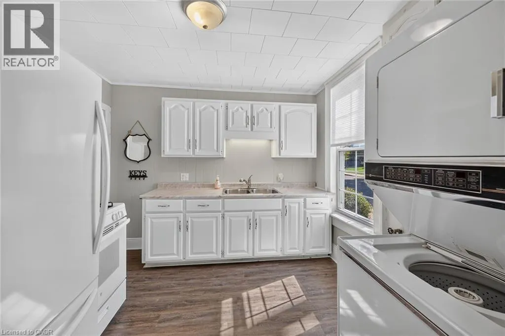 217-219 NELSON Street W