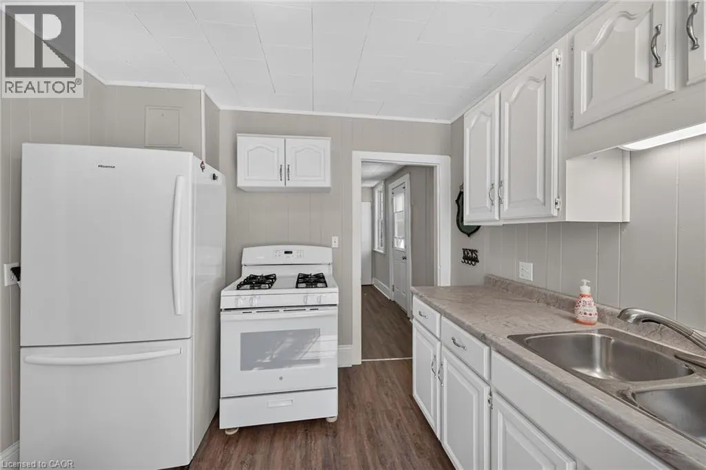 217-219 NELSON Street W