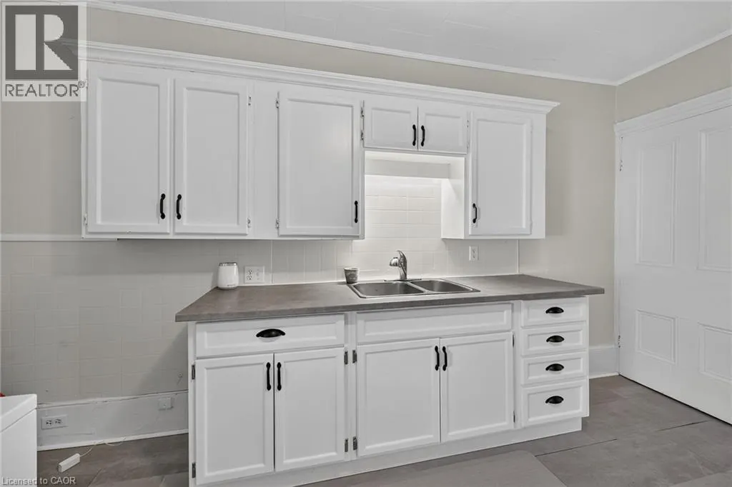 217-219 NELSON Street W