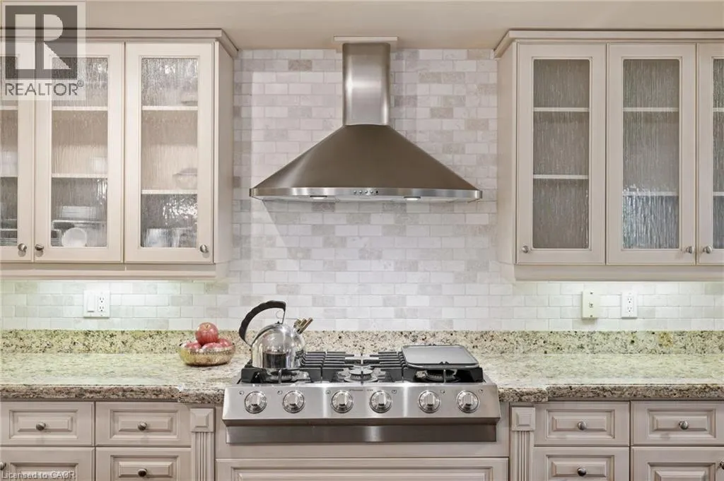 390 UPPER MIDDLE Road Unit# 301 #301