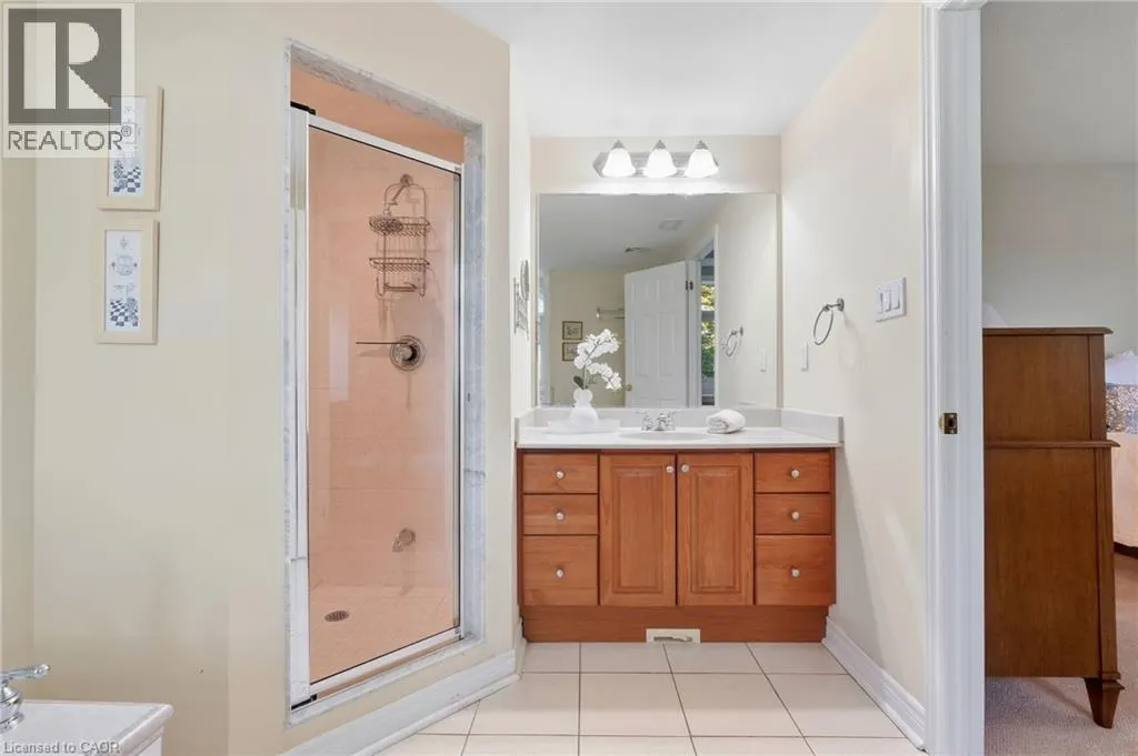 390 UPPER MIDDLE Road Unit# 301 #301