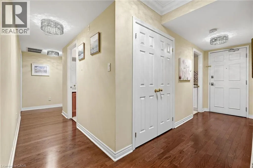 390 UPPER MIDDLE Road Unit# 301 #301